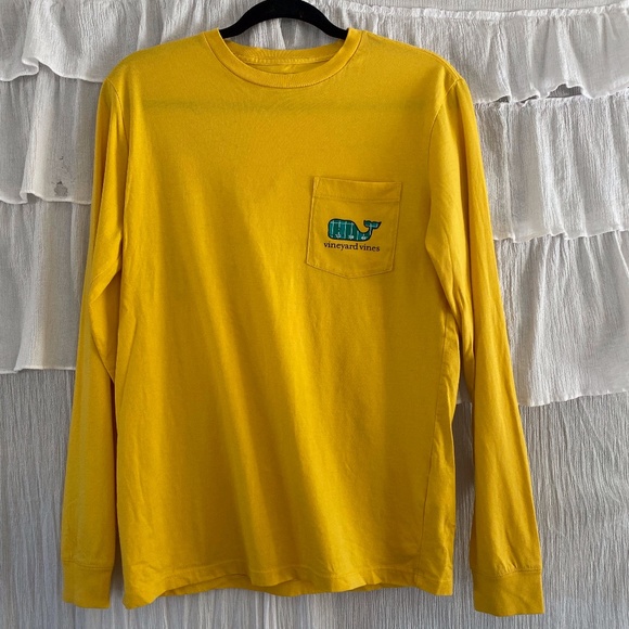 Vineyard Vines Tops - NWOT Vineyard Vines Football Field Long Sleeve